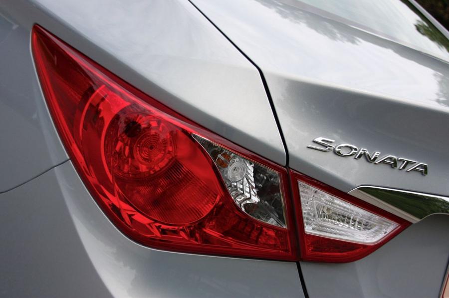  Hyundai Sonata GLS 2011 года  (фото 35 из 41)